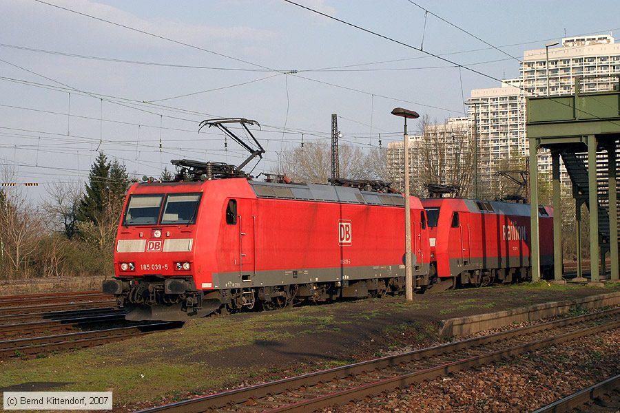 Deutsche Bahn - 185039-5
/ Bild: db1850395_bk0703270011.jpg Deutsche Bahn - 185039-5
/ Bild: db1850395_bk0703270011.jpg