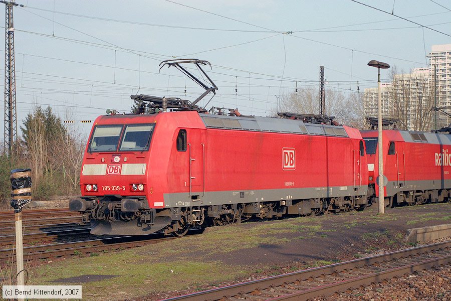 Deutsche Bahn - 185039-5
/ Bild: db1850395_bk0703270012.jpg Deutsche Bahn - 185039-5
/ Bild: db1850395_bk0703270012.jpg