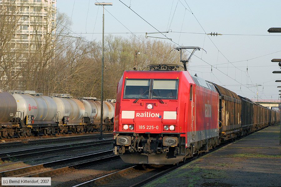 Deutsche Bahn - 185225-0
/ Bild: db1852250_bk0703260040.jpg