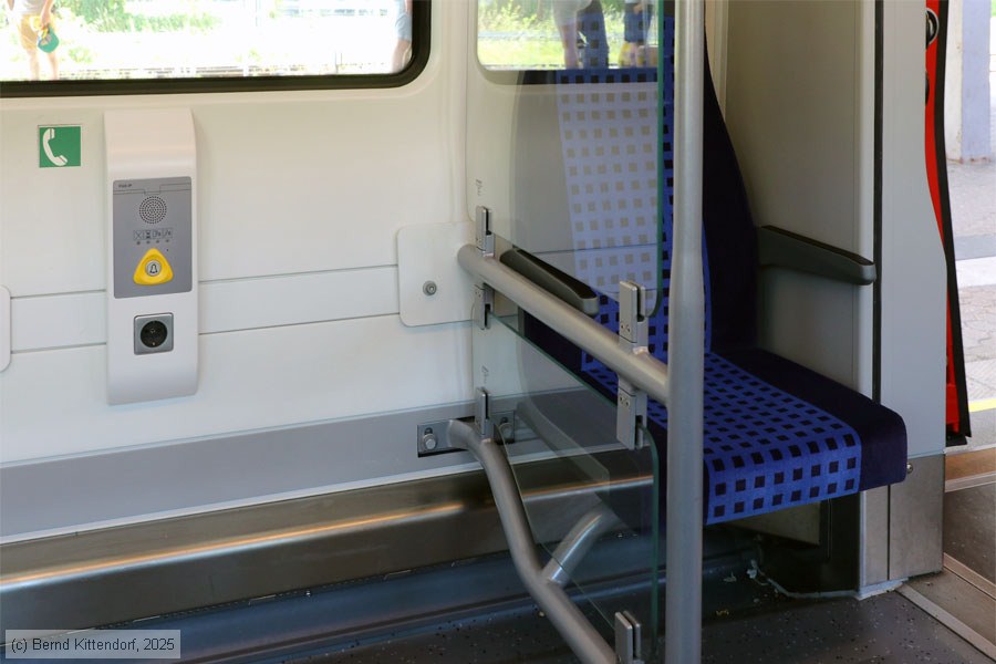 Deutsche Bahn - 1863 504-5 - Innenansicht
/ Bild: db18635045_bk2506270174.jpg
