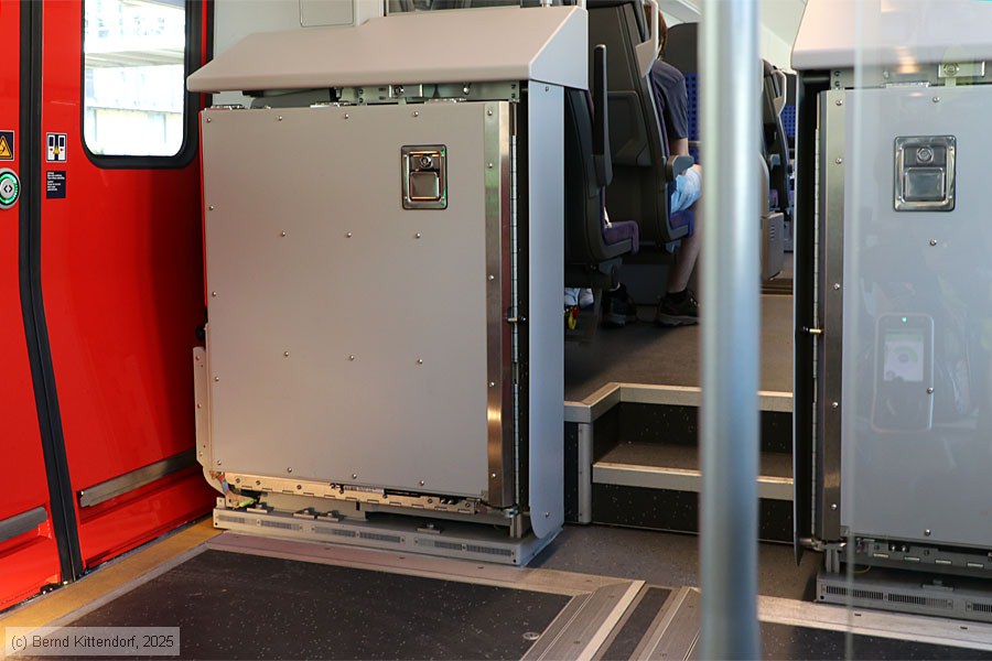 Deutsche Bahn - 1863 504-5 - Innenansicht
/ Bild: db18635045_bk2506270175.jpg