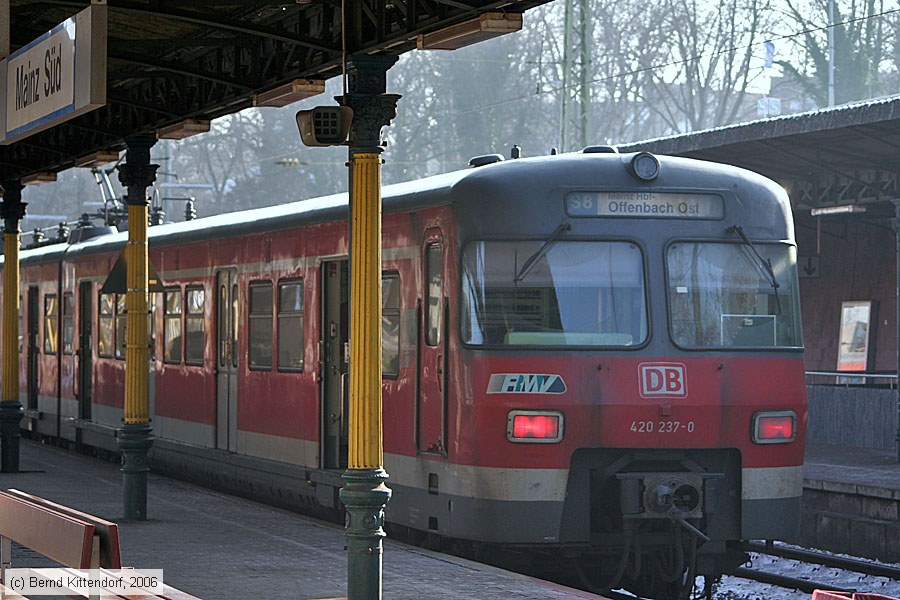 Deutsche Bahn - 420237-0
/ Bild: db4202370_e0026040.jpg Deutsche Bahn - 420237-0
/ Bild: db4202370_e0026040.jpg