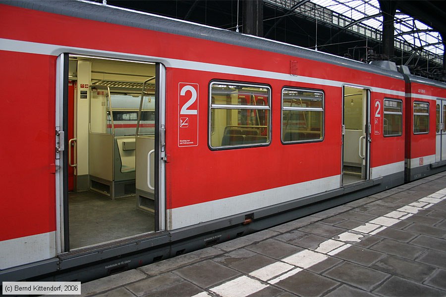 Deutsche Bahn - 420300-6
/ Bild: db4203006_bk0603110004.jpg Deutsche Bahn - 420300-6
/ Bild: db4203006_bk0603110004.jpg