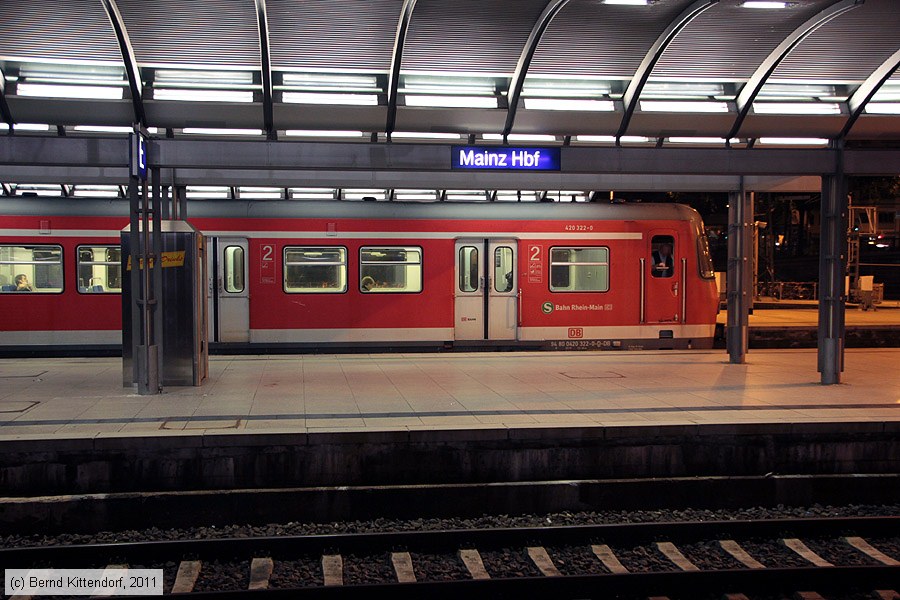 Deutsche Bahn - 420322-0
/ Bild: db4203220_bk1110010085.jpg