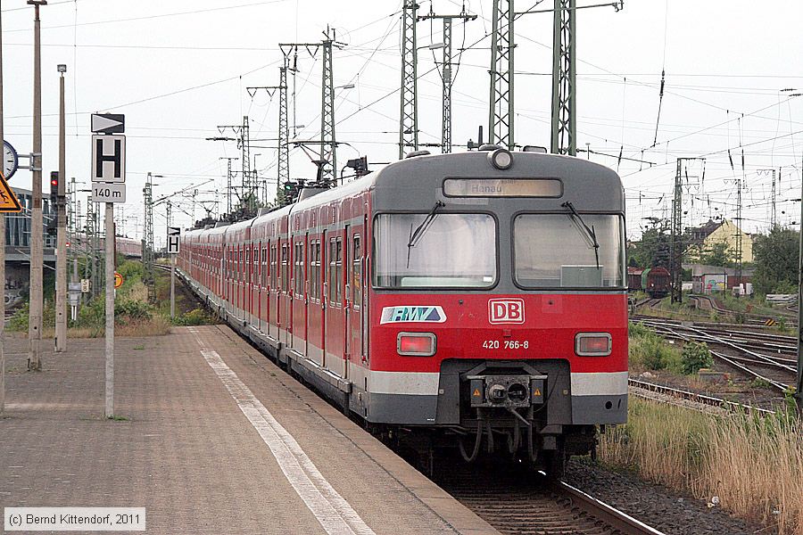 Deutsche Bahn - 420766-8
/ Bild: db4207668_bk1106090302.jpg
