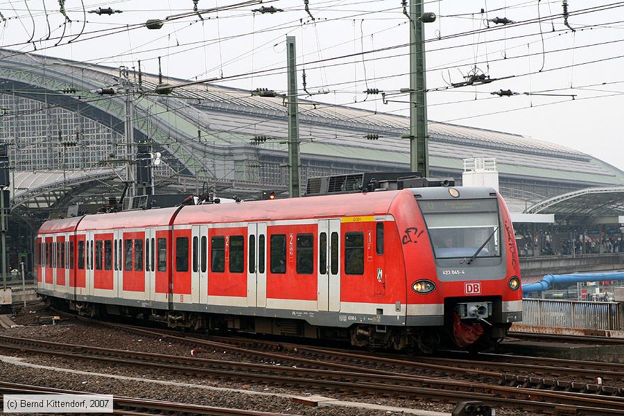 Deutsche Bahn - 423045-4
/ Bild: db4230454_bk0710020003.jpg Deutsche Bahn - 423045-4
/ Bild: db4230454_bk0710020003.jpg