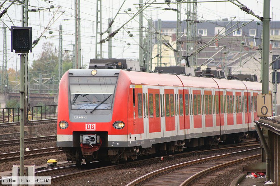 Deutsche Bahn - 423046-2
/ Bild: db4230462_bk0710030176.jpg