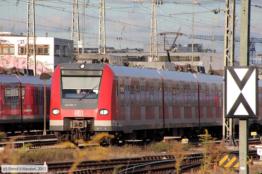 Deutsche Bahn - 423063-7
/ Bild: db4230637_bk1311250067.jpg Deutsche Bahn - 423063-7
/ Bild: db4230637_bk1311250067.jpg