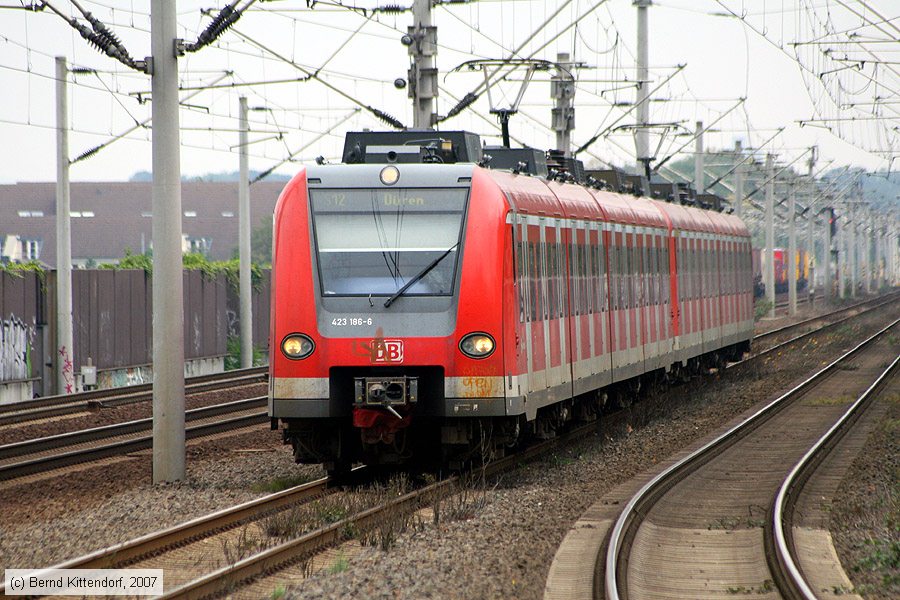 Deutsche Bahn - 423186-6
/ Bild: db4231866_bk0710030165.jpg
