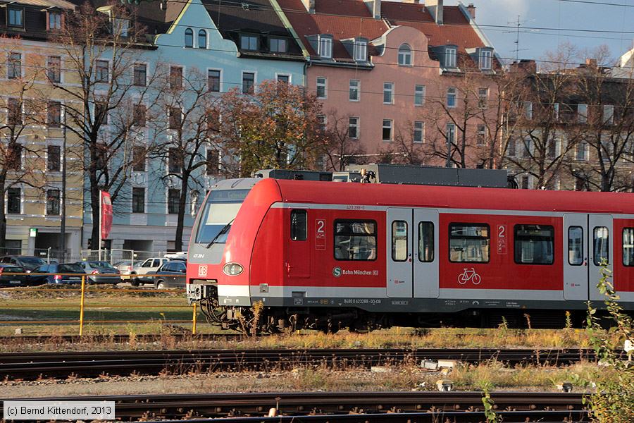 Deutsche Bahn - 423288-0
/ Bild: db4232880_bk1311250056.jpg