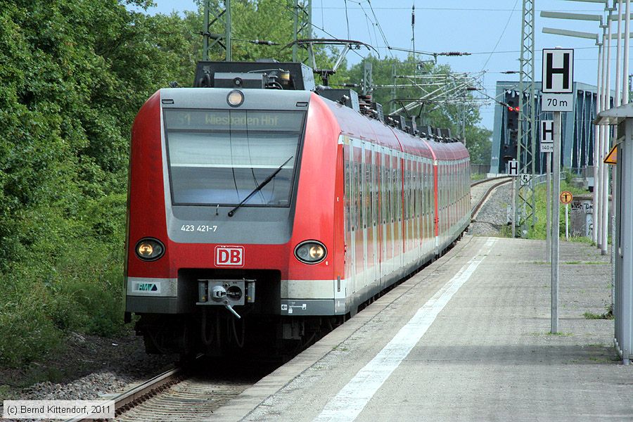 Deutsche Bahn - 423421-7
/ Bild: db4234217_bk1106090205.jpg Deutsche Bahn - 423421-7
/ Bild: db4234217_bk1106090205.jpg