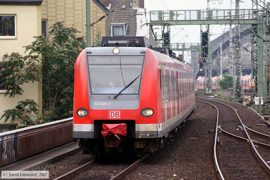 Deutsche Bahn - 423545-3
/ Bild: db4235453_bk0710030194.jpg