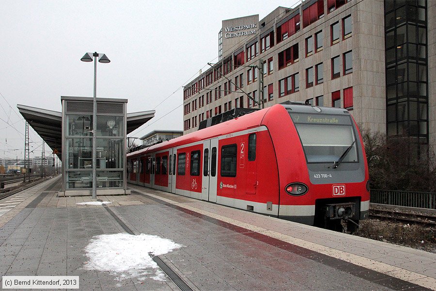 Deutsche Bahn - 423700-4
/ Bild: db4237004_bk1311280136.jpg Deutsche Bahn - 423700-4
/ Bild: db4237004_bk1311280136.jpg