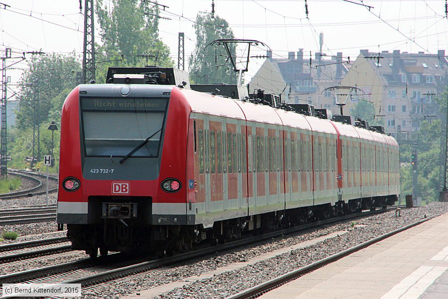 Deutsche Bahn - 423732-7
/ Bild: db4237327_bk1505130070.jpg Deutsche Bahn - 423732-7
/ Bild: db4237327_bk1505130070.jpg