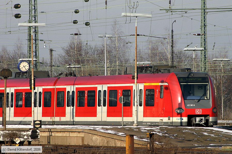 Deutsche Bahn - 423901-8
/ Bild: db4239018_e0026211.jpg Deutsche Bahn - 423901-8
/ Bild: db4239018_e0026211.jpg