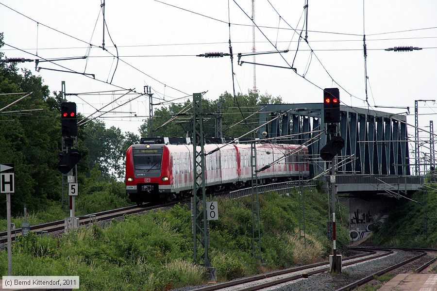 Deutsche Bahn - 423956-2
/ Bild: db4239562_bk1106090290.jpg