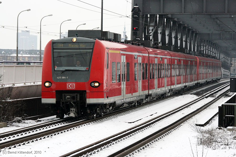 Deutsche Bahn - 425084-1
/ Bild: db4250841_bk1001260023.jpg