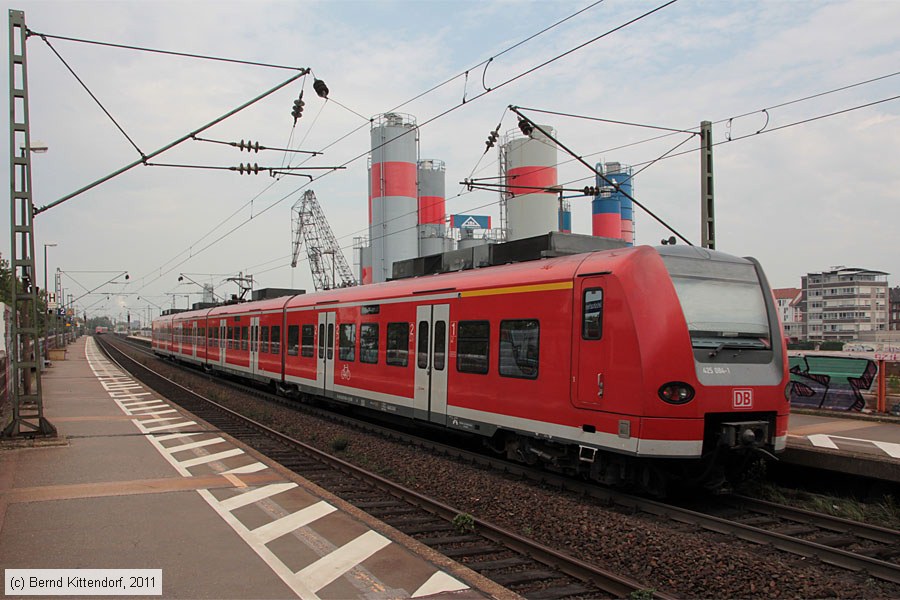 Deutsche Bahn - 425084-1
/ Bild: db4250841_bk1108250032.jpg