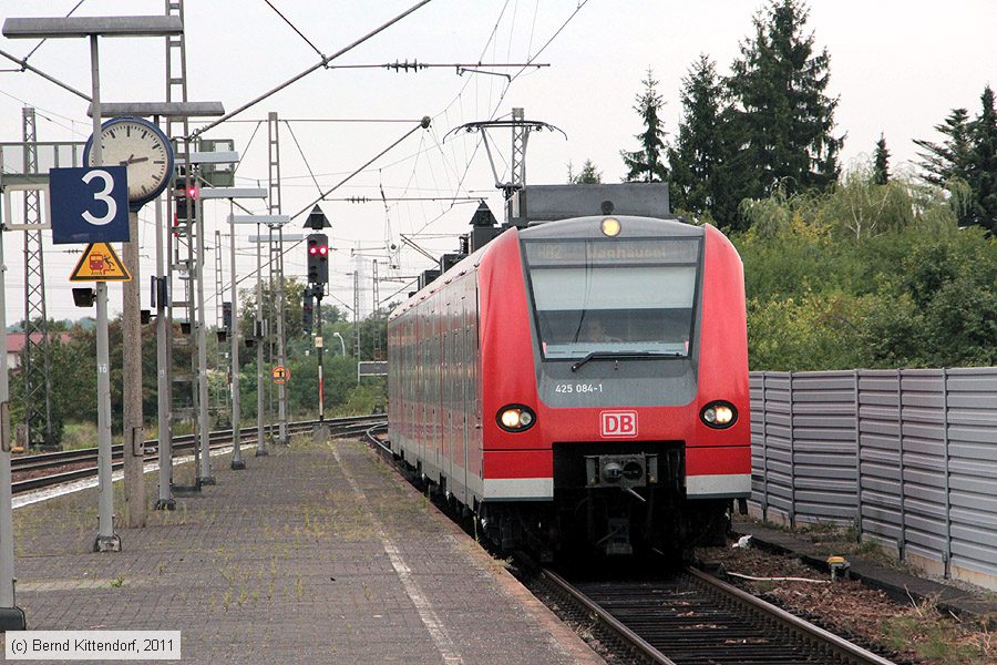 Deutsche Bahn - 425084-1
/ Bild: db4250841_bk1108250099.jpg