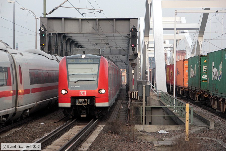 Deutsche Bahn - 425086-6
/ Bild: db4250866_bk1201180021.jpg