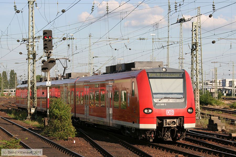 Deutsche Bahn - 425088-2
/ Bild: db4250882_bk1107110037.jpg
