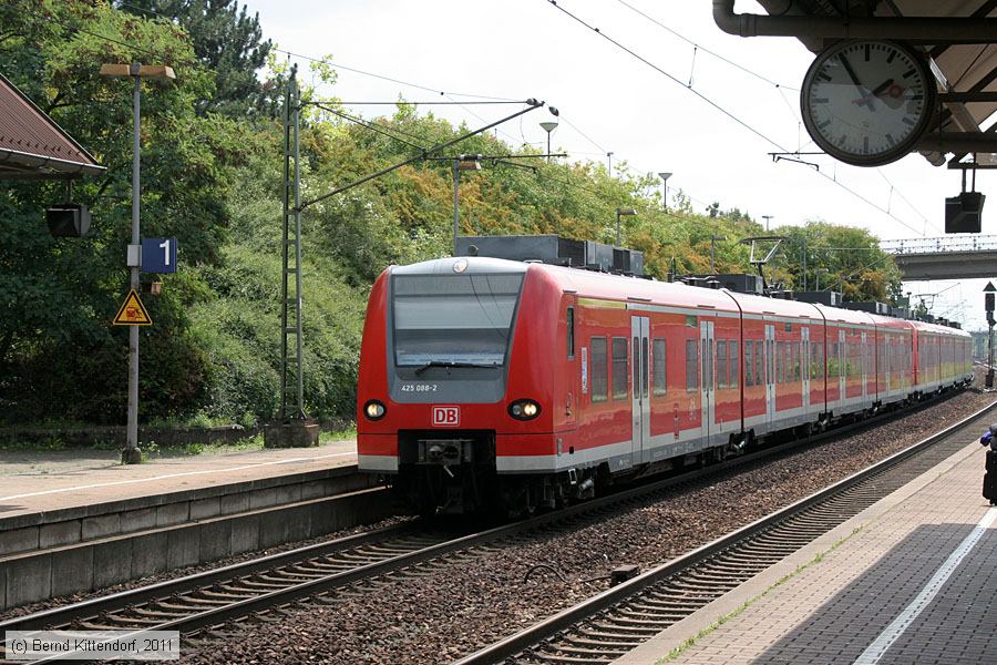 Deutsche Bahn - 425088-2
/ Bild: db4250882_bk1107270109.jpg