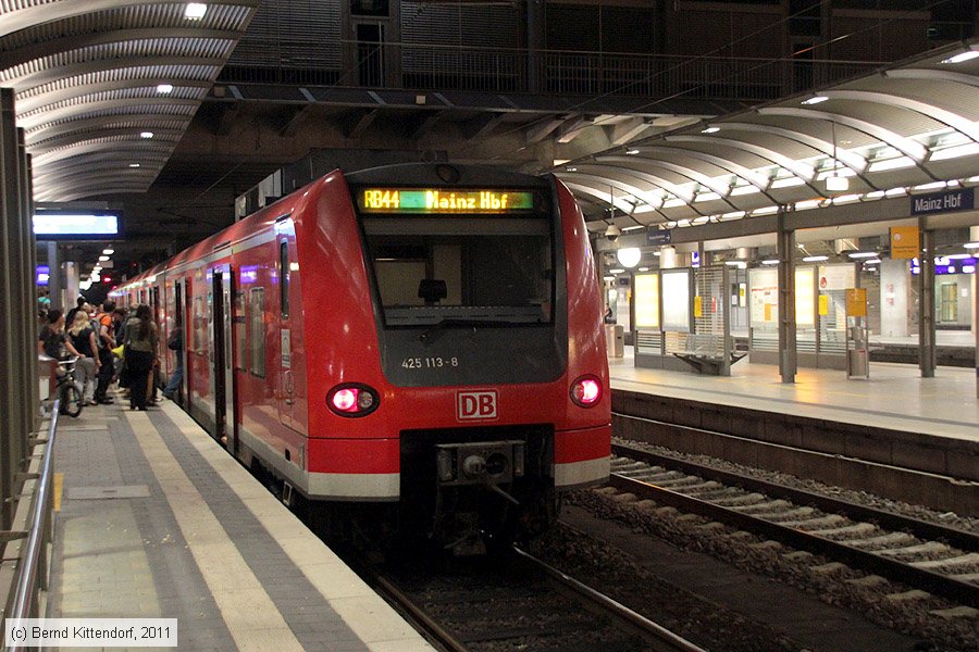 Deutsche Bahn - 425113-8
/ Bild: db4251138_bk1108200085.jpg