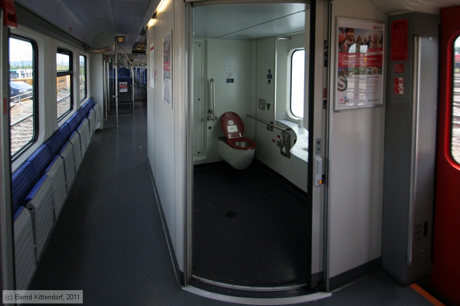 Deutsche Bahn - 425115-3 - Innenansicht
/ Bild: db4251153_bk1107060004.jpg