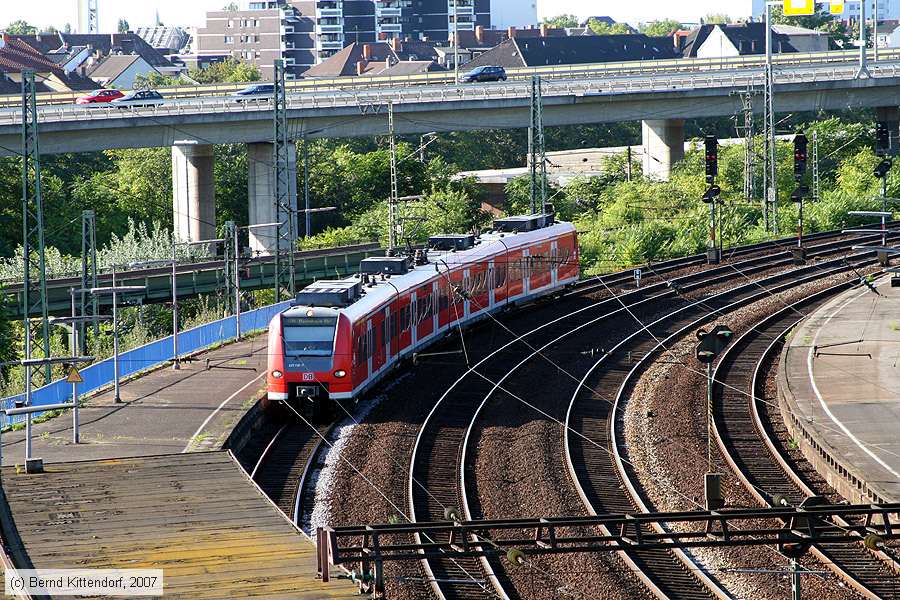 Deutsche Bahn - 425118-7
/ Bild: db4251187_bk0708300040.jpg