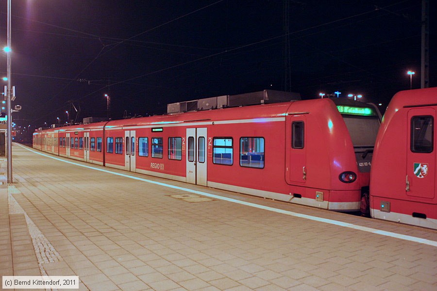 Deutsche Bahn - 425107-0
/ Bild: db4251070_bk1102170207.jpg