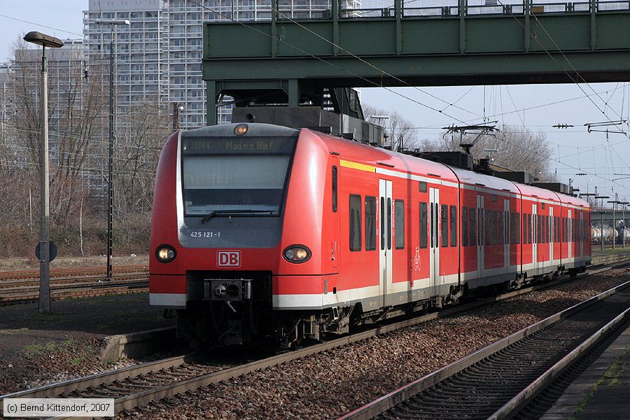 Deutsche Bahn - 425121-1
/ Bild: db4251211_bk0702170002.jpg