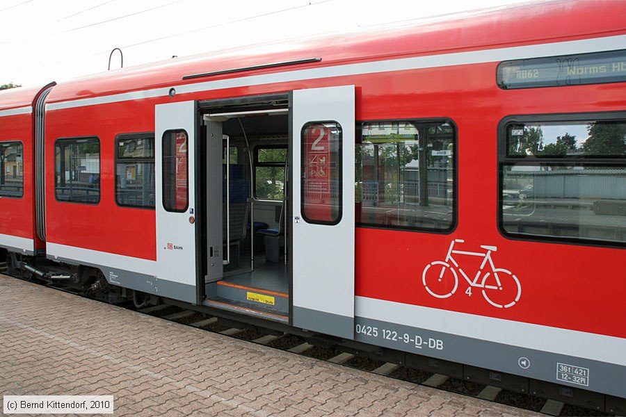 Deutsche Bahn - 425122-9
/ Bild: db4251229_bk1007130031.jpg Deutsche Bahn - 425122-9
/ Bild: db4251229_bk1007130031.jpg