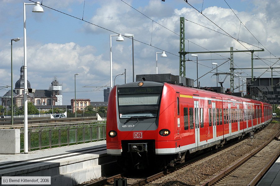 Deutsche Bahn - 425123-7
/ Bild: db4251237_bk0609040002.jpg