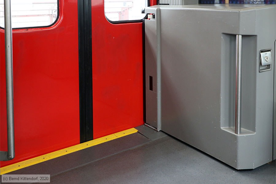 Deutsche Bahn - 425143-5 - Innenansicht
/ Bild: db4251435_bk2009100052.jpg