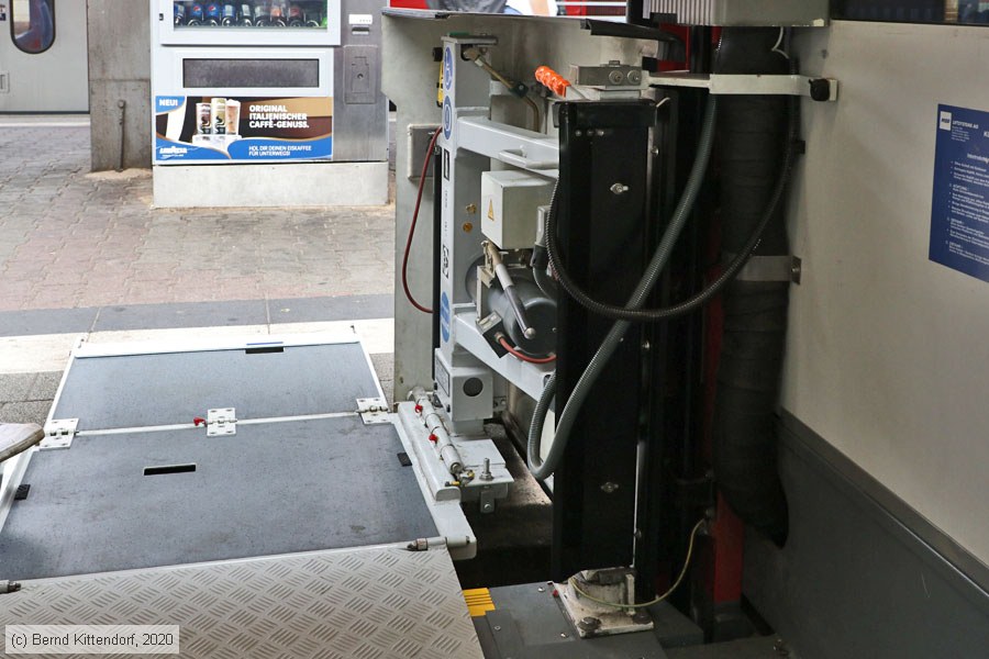 Deutsche Bahn - 425143-5 - Innenansicht
/ Bild: db4251435_bk2009100057.jpg