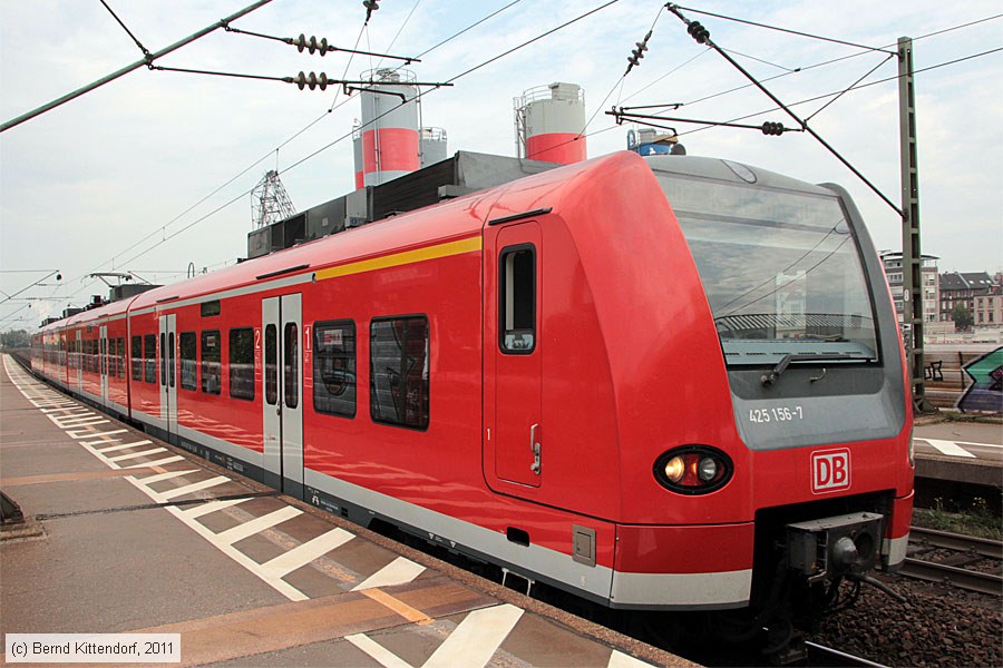 Deutsche Bahn - 425156-7
/ Bild: db4251567_bk1108250034.jpg