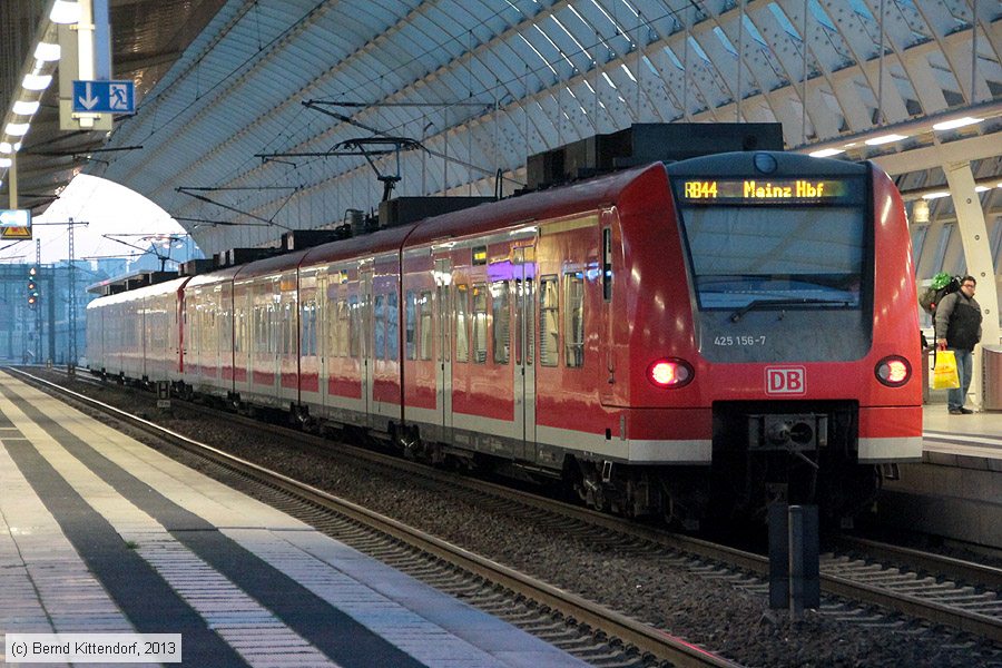 Deutsche Bahn - 425156-7
/ Bild: db4251567_bk1312170028.jpg