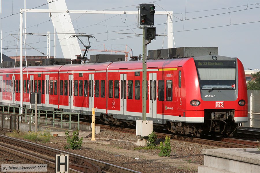 Deutsche Bahn - 425201-1
/ Bild: db4252011_bk0906030095.jpg