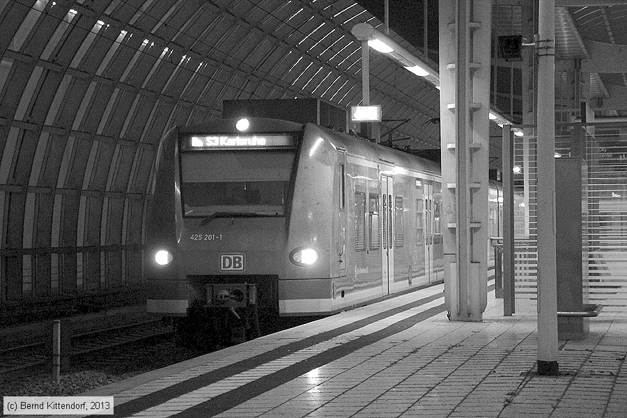 Deutsche Bahn - 425201-1
/ Bild: db4252011_bk1312170030.jpg