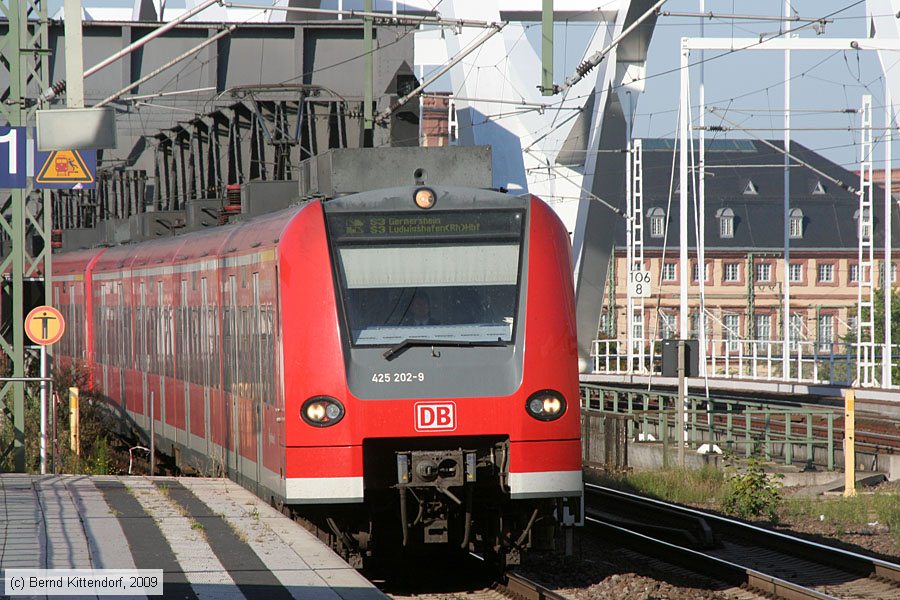 Deutsche Bahn - 425202-9
/ Bild: db4252029_bk0908010013.jpg