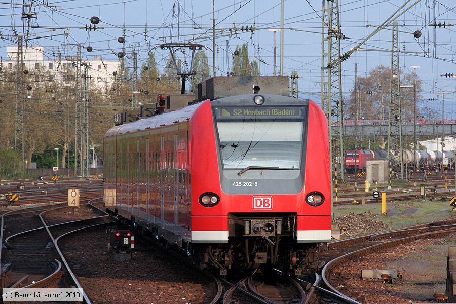 Deutsche Bahn - 425202-9
/ Bild: db4252029_bk1004210071.jpg