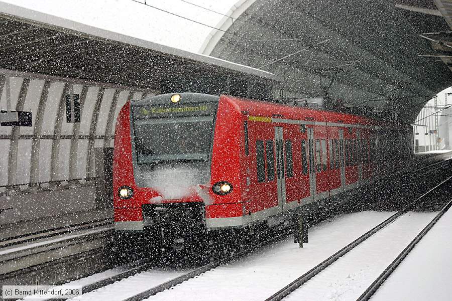 Deutsche Bahn - S-Bahn Rhein Neckar - 425203-7
/ Bild: db4252037_bk0603030050.jpg