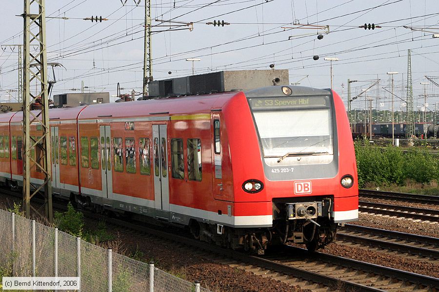Deutsche Bahn - S-Bahn Rhein Neckar - 425203-7
/ Bild: db4252037_bk0605090168.jpg
