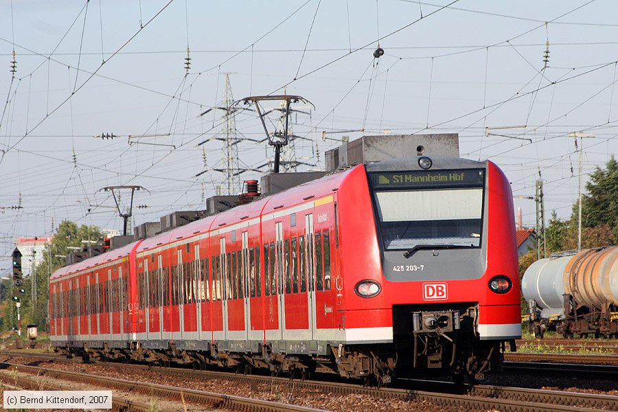 Deutsche Bahn - S-Bahn Rhein Neckar - 425203-7
/ Bild: db4252037_bk0709200017.jpg