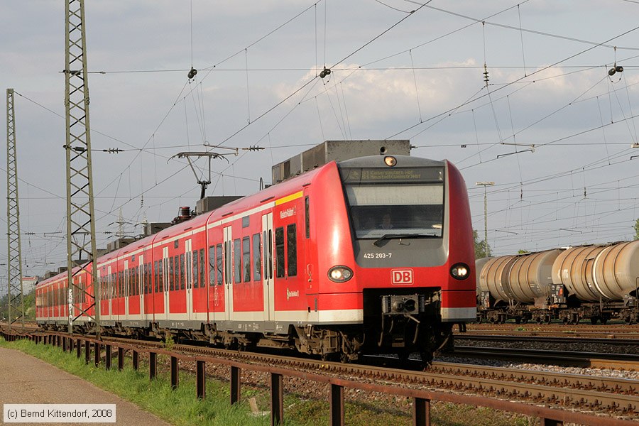 Deutsche Bahn - S-Bahn Rhein Neckar - 425203-7
/ Bild: db4252037_bk0804240019.jpg
