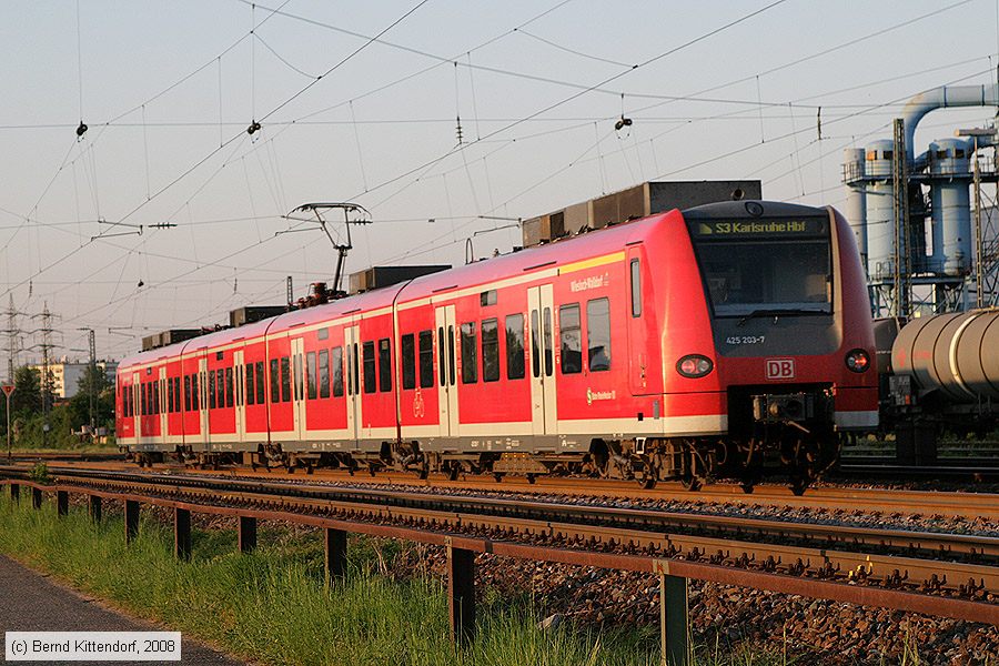 Deutsche Bahn - S-Bahn Rhein Neckar - 425203-7
/ Bild: db4252037_bk0805080072.jpg