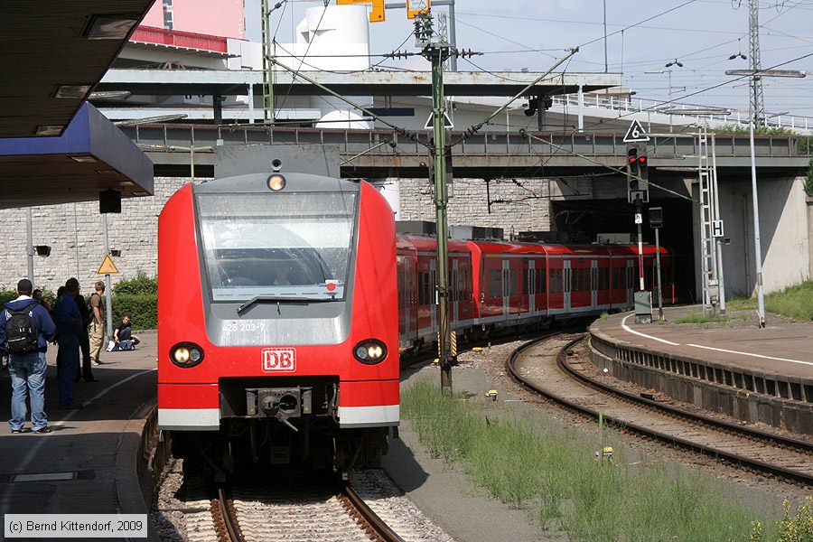 Deutsche Bahn - S-Bahn Rhein Neckar - 425203-7
/ Bild: db4252037_bk0906040028.jpg