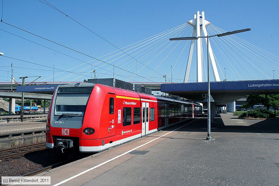 Deutsche Bahn - S-Bahn Rhein Neckar - 425203-7
/ Bild: db4252037_bk1105200005.jpg
