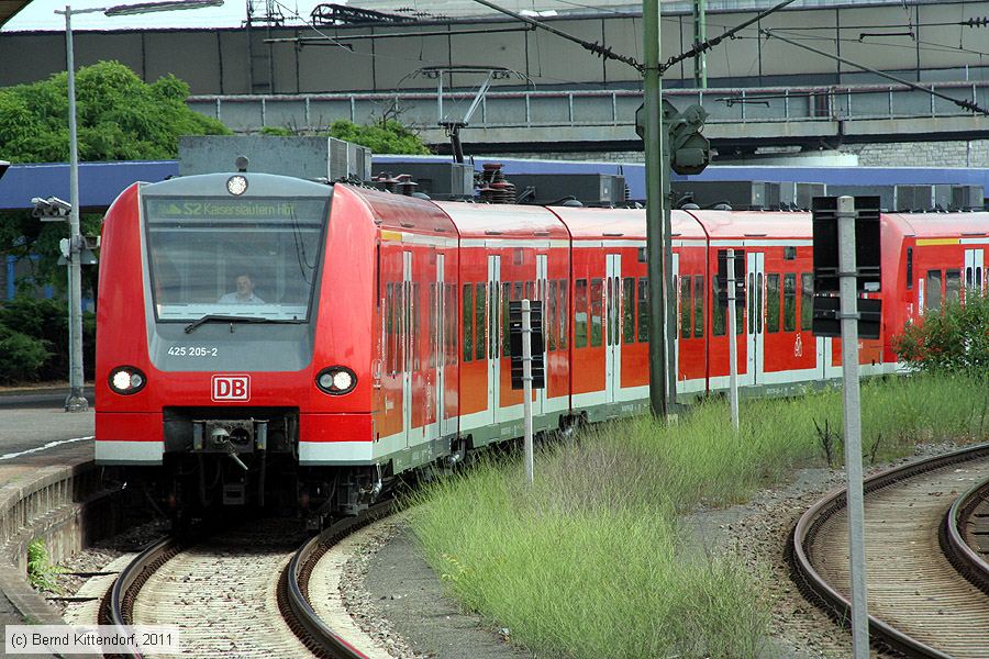 Deutsche Bahn - S-Bahn Rhein Neckar - 425205-2
/ Bild: db4252052_bk1105280065.jpg