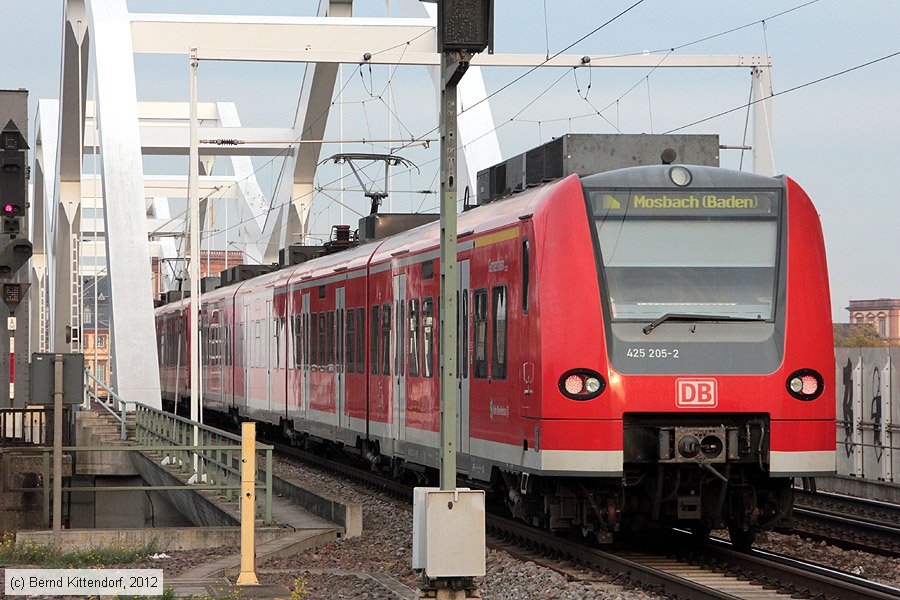 Deutsche Bahn - S-Bahn Rhein Neckar - 425205-2
/ Bild: db4252052_bk1211090041.jpg